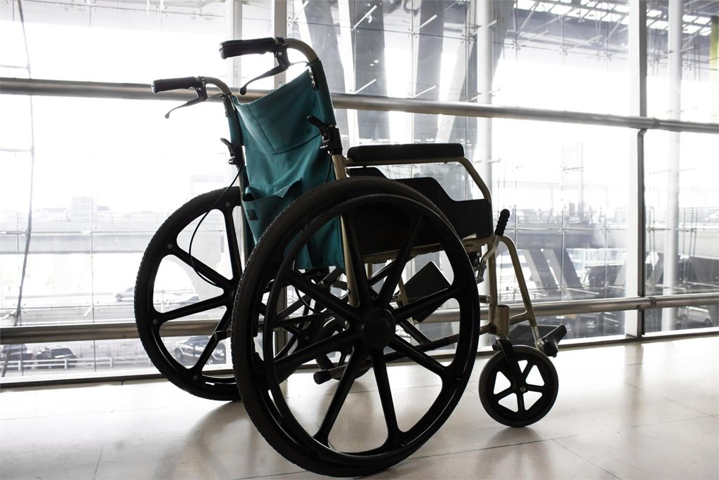 ¿Cómo se sabe la talla de una silla de ruedas?