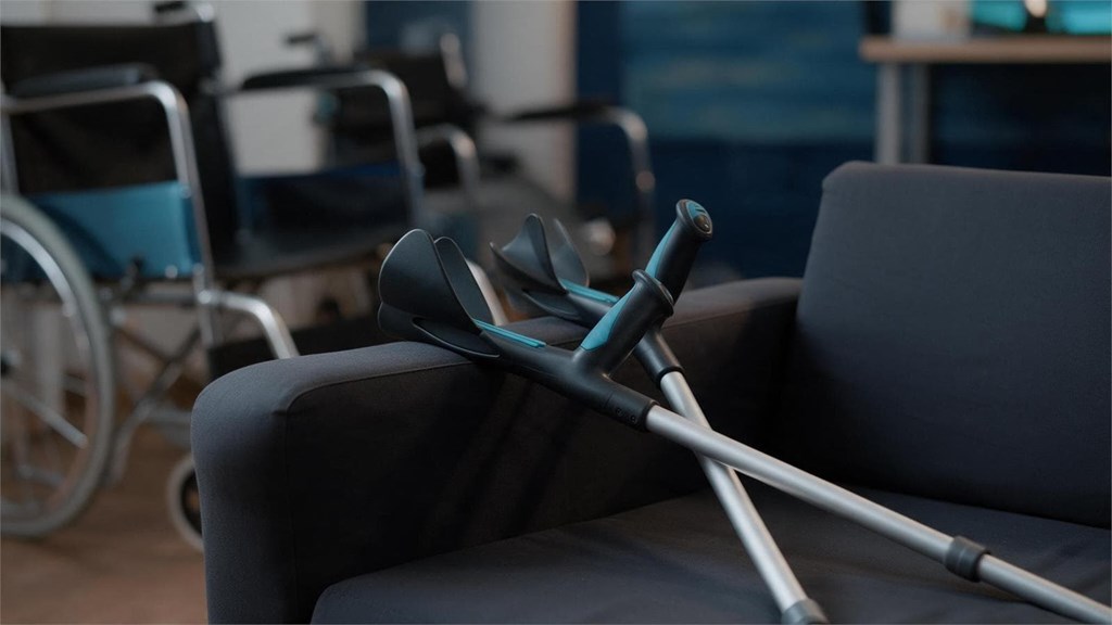 Accesorios ortopédicos imprescindibles para recuperarse de una fractura