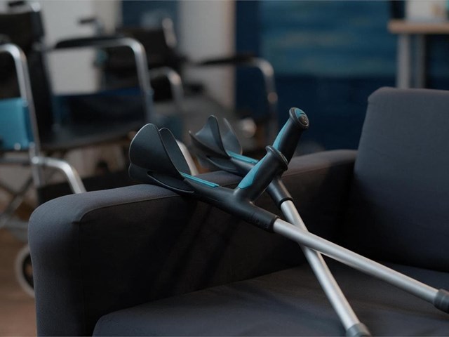 Accesorios ortopédicos imprescindibles para recuperarse de una fractura