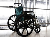 ¿Cómo se sabe la talla de una silla de ruedas?
