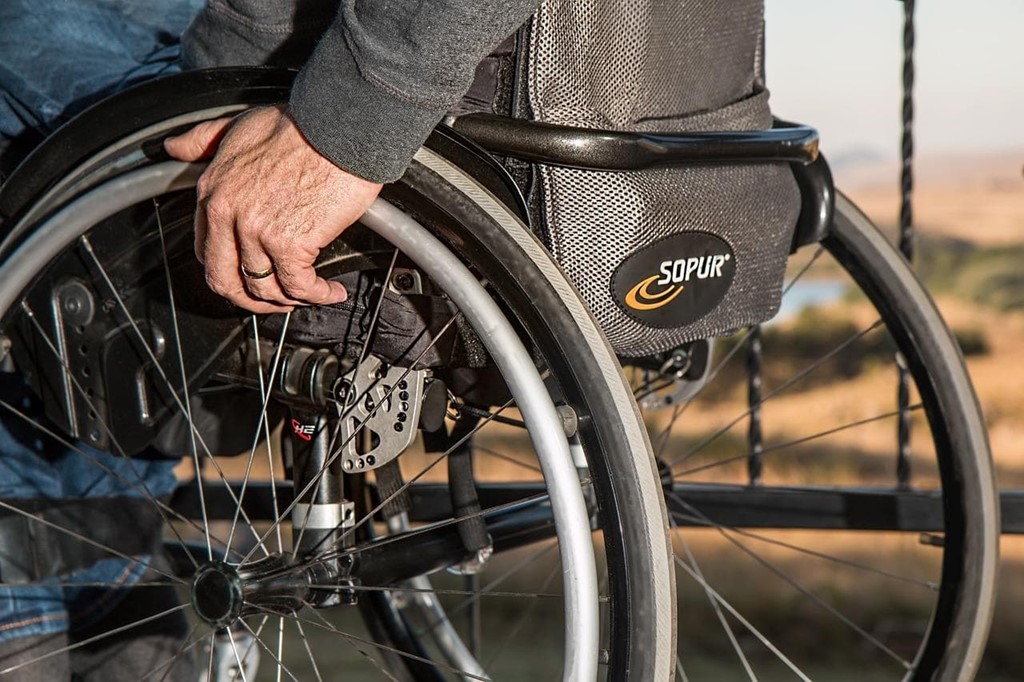 ¿Cuánto cuesta alquilar una silla de ruedas?