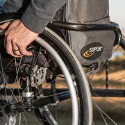 ¿Cuánto cuesta alquilar una silla de ruedas?