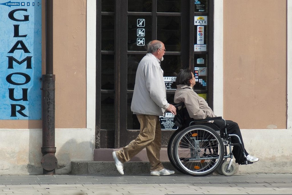 ¿En dónde se pueden alquilar las sillas de ruedas?