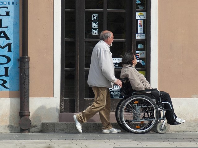 ¿En dónde se pueden alquilar las sillas de ruedas?