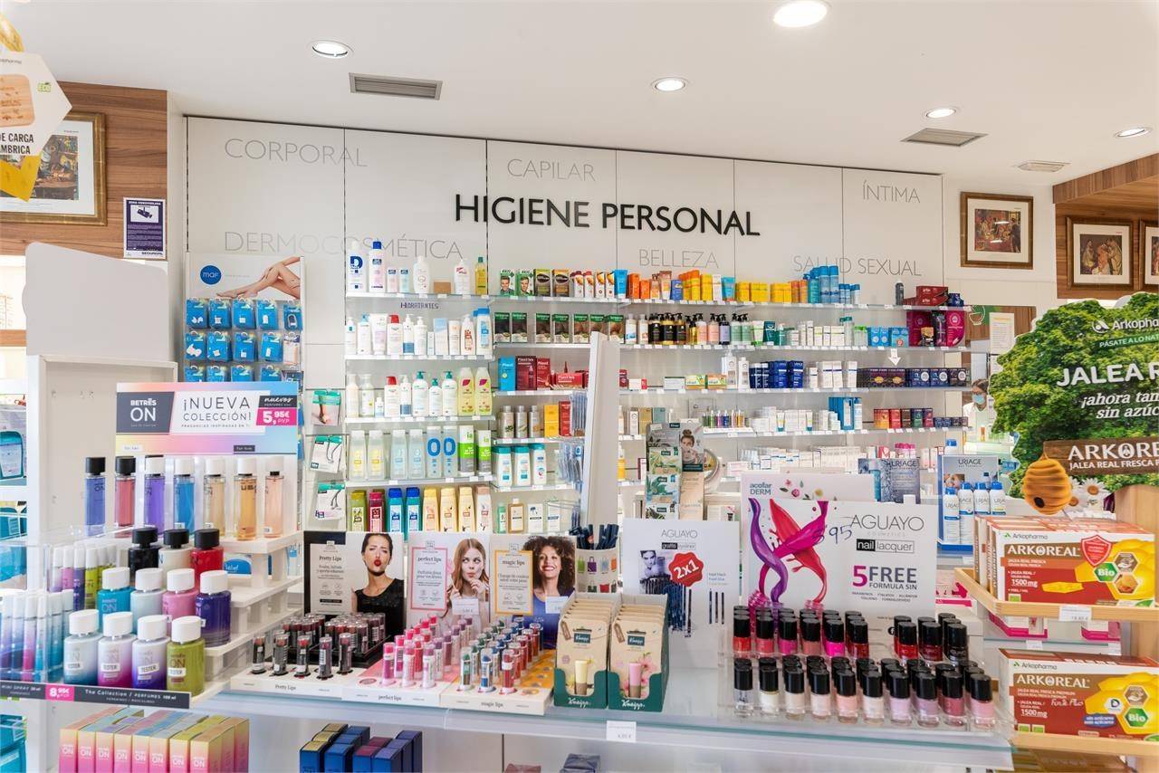 Protectores solares y productos de belleza en Farmacia Garrido, Silleda